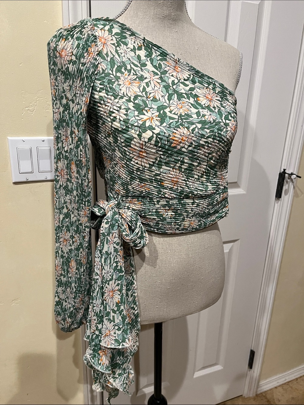 Lulu's Green Floral One-Shoulder Top